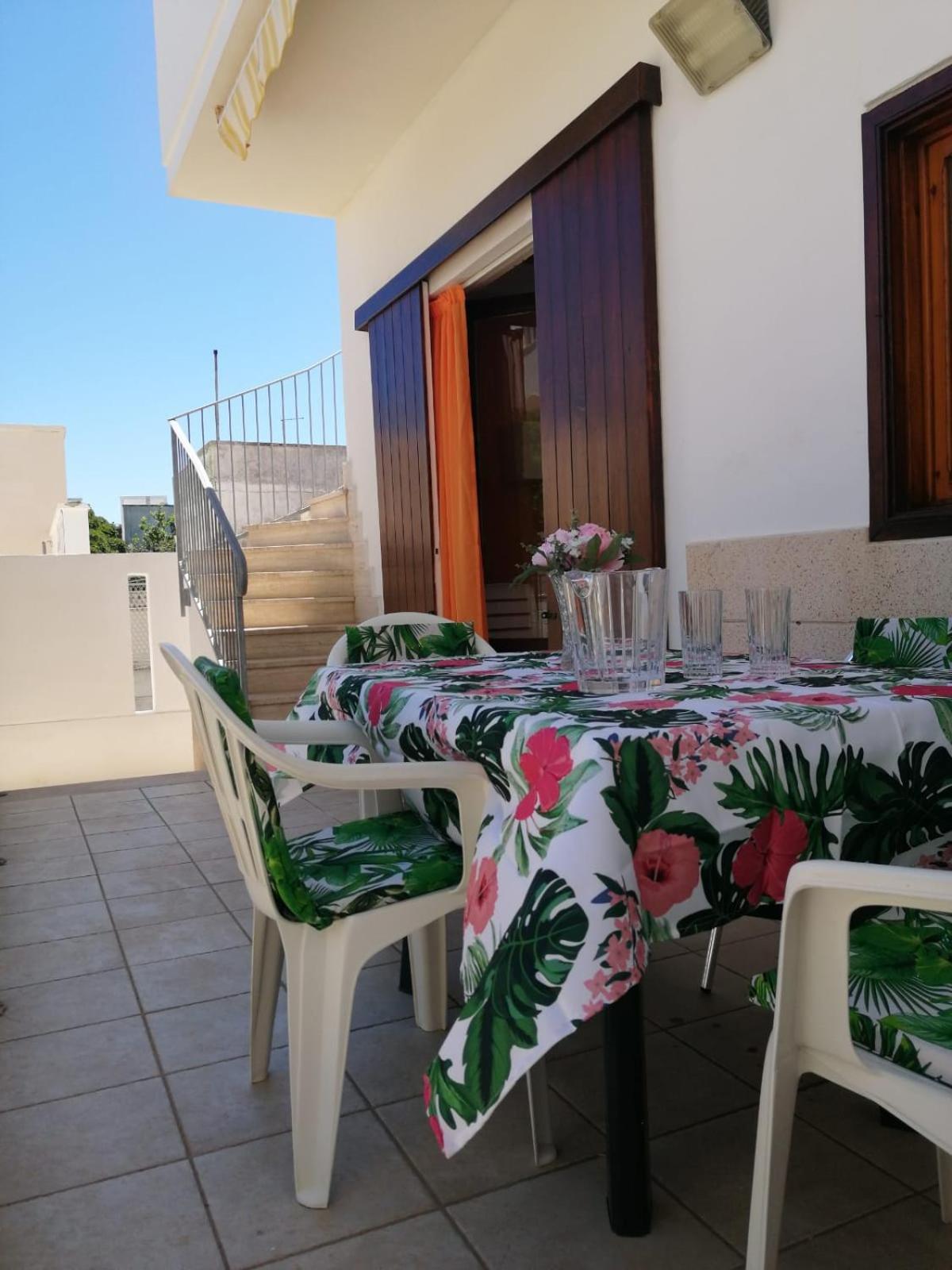 Casa Vacanze Claude Casalabate Exterior foto